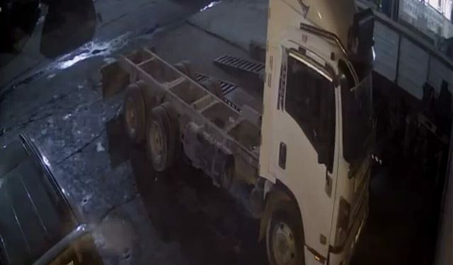 Manisa'da otomobil hırsızlığı kamerada