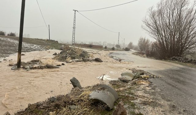 Niğde'de sağanak