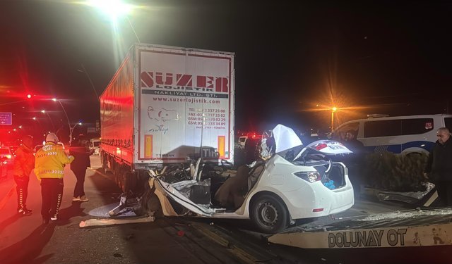 Niğde'de TIR'a arkadan çarpan otomobilin sürücüsü öldü