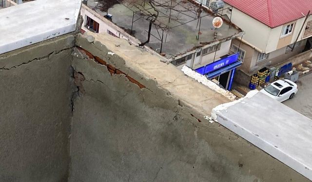 Osmaniye'de sağanak; yollar göle döndü, araçlar mahsur kaldı (2)