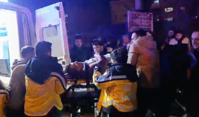 Otomobille çarpışan motosikletteki kardeşlerden biri öldü, diğeri ağır yaralandı