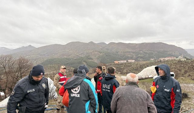 Siirt'te fırtına ve sağanak çadırları yıktı: 20 kişi tahliye edildi