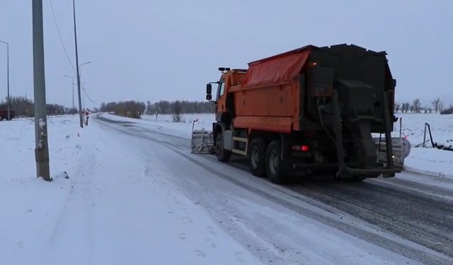 Sivas'ta ulaşıma kar engeli; Malatya kara yolu kapandı