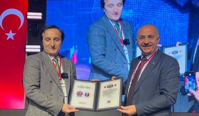 Avrupa’da Yılın Gazetecisi Vatan Öz