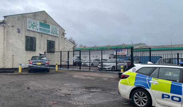 West Midlands'da Cami Önünde Bıçaklanan Genç öldü