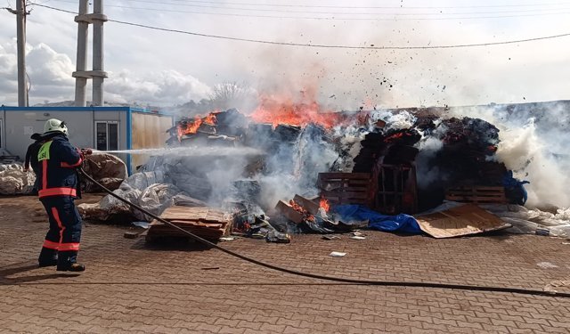 Adıyaman'da tütün üretim tesislerinde yangın