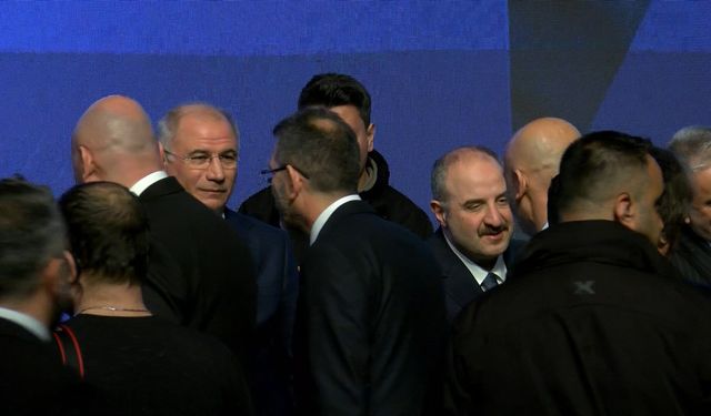 AK Parti teşkilatı, Ala ve Varank'ın katıldığı toplantıda bayramlaştı