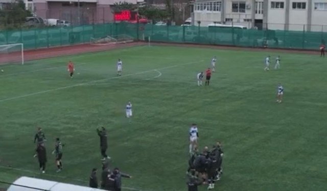 Artvin'de amatör maçta tekmeli yumruklu kavga kamerada