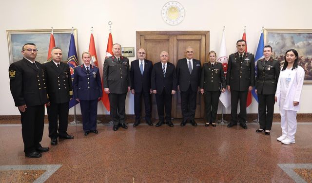 Bakan Güler, MSB sağlık personeli ile buluştu