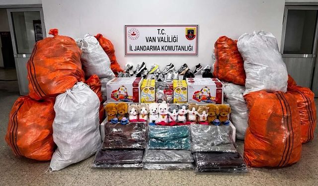 Başkale'de 6,4 milyon TL'lik kaçak eşya ele geçirildi