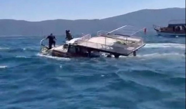 Bodrum'da balıkçı teknesi yarı batık bulundu; 7 kişi kurtarıldı