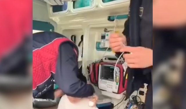 Bulduğu plastik kelepçeyi boynuna bağlayan Esat'ı itfaiye kurtardı