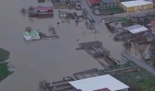 Diyarbakır'da sağanak; Ambar Çayı taştı, yol ve tarlalar sular altında kaldı