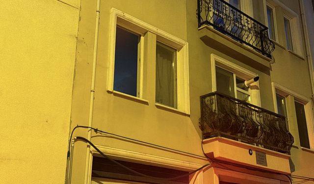 Emekli okul müdürü evinde ölü bulundu