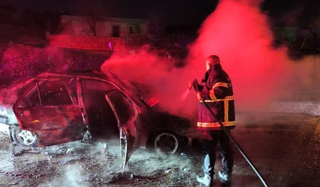 Hareket halindeyken alev alan otomobil yandı