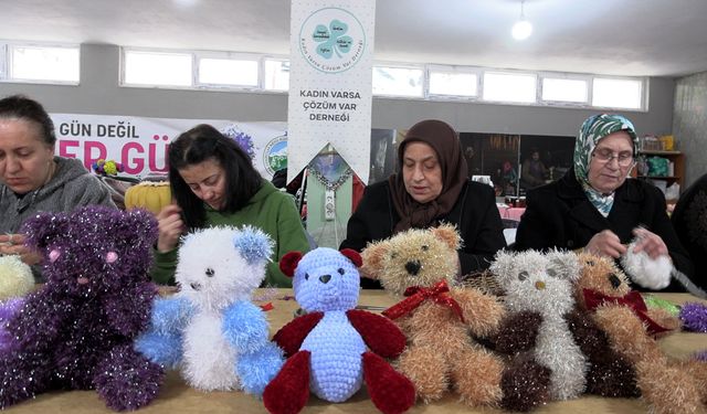 İlmek ilmek sevgi; kadınlar örüyor, çocuklar gülüyor/Ek fotoğraflar