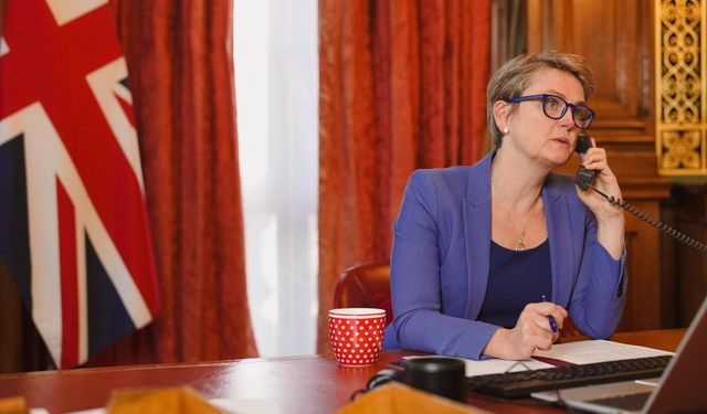 İran'dan İngiltere'ye 'askeri üs' tepkisi