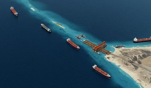 İRAN HÜRMÜZ BOĞAZI’NI KAPATTIĞINI DUYURDU