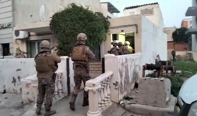 İzmir'de iş yerine silahlı saldırı düzenleyen 2 şüpheli tutuklandı