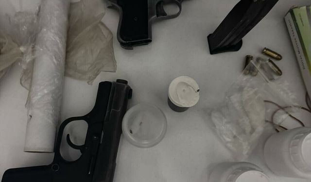 İzmir'de narkotik operasyonu: 10 şüpheli tutuklandı