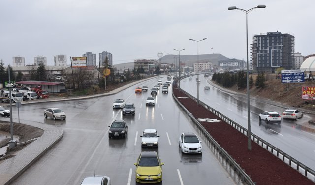'Kilit kavşak' Kırıkkale'de, bayram yoğunluğu başladı