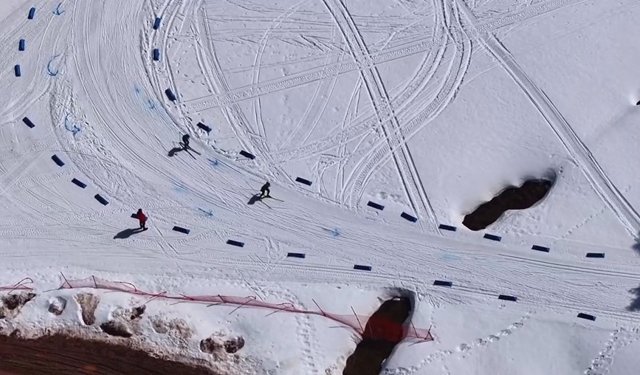 Kış Triatlonu'nda karla kaplı bölgede zorlu mücadele