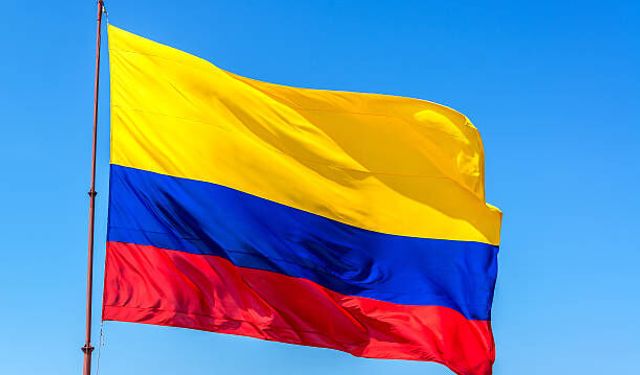 Kolombiya'da askeri personeli taşıyan nakliye uçağı düştü