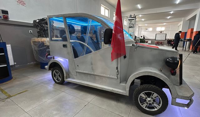 Lise öğrencileri geri dönüşüm malzemeleri ile araç üretti