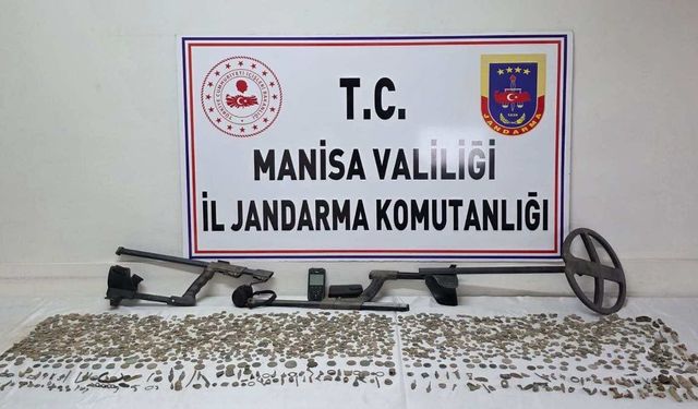 Manisa'da çok sayıda tarihi obje ve sikke ele geçirildi