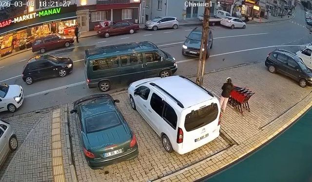 Otomobilin çarptığı yaya ağır yaralandı; o anlar kamerada