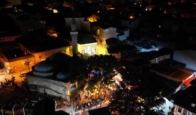 Tahinli pide ve simit ile sahur yapmak için saatlerce sıra beklediler