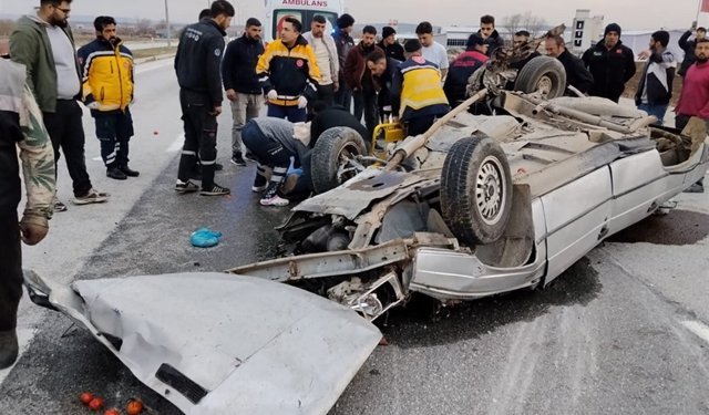 Takla atan otomobilde ağır yaralanan sürücü kurtarılamadı