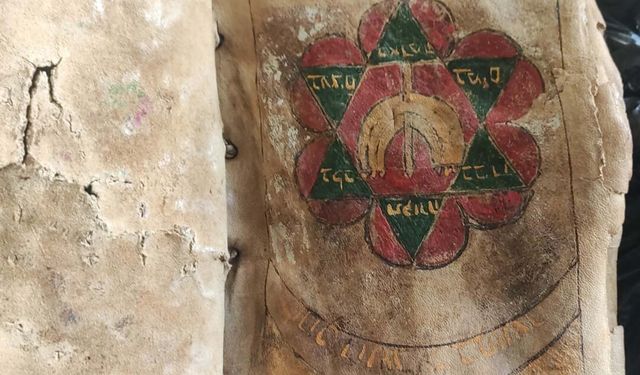 Tarihi eser niteliği taşıdığı değerlendirilen Tevrat ele geçirildi