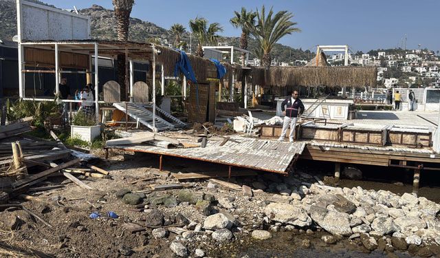 Türkbükü'nde kaçak iskele ve yapılar yıkıldı / Ek fotoğraflar