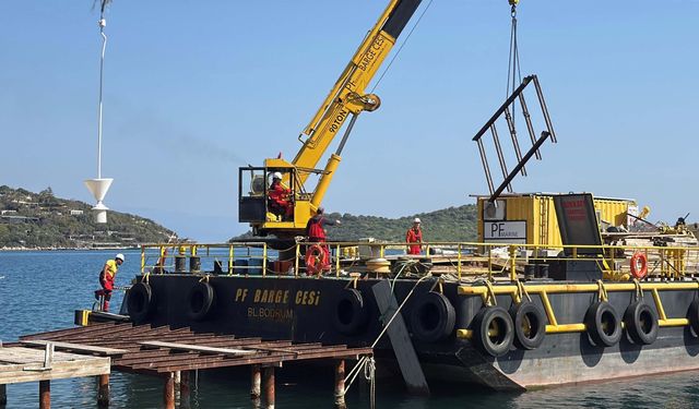 Türkbükü'nde kaçak iskele ve yapılar yıkıldı