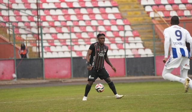 Van Spor FK sahasında Sarıyerspor ile golsüz berabere kaldı