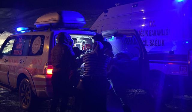 Yolu kapanan köylerdeki hastalar için ekipler seferber oldu