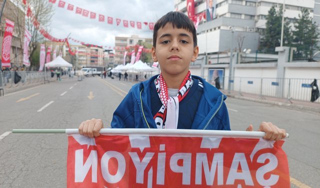 1'inci Lig'e yükselen Batman Petrolspor'dan şampiyonluk kutlaması