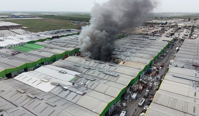 Adana'da geri dönüşüm tesisinde yangın (2)