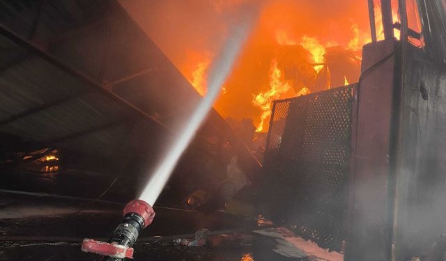 Adana'da geri dönüşüm tesisinde yangjn