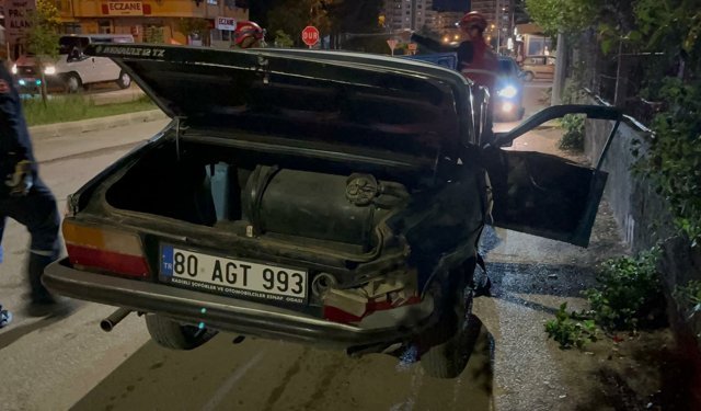 Adana'da iki otomobil çarpıştı: 4 Yaralı
