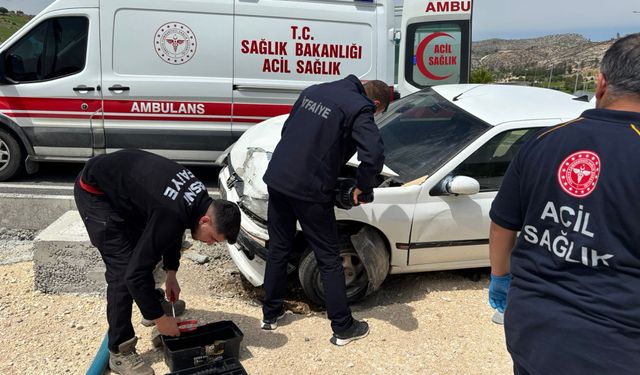 Adıyaman'da 2 otomobil çarpıştı; 6 yaralı