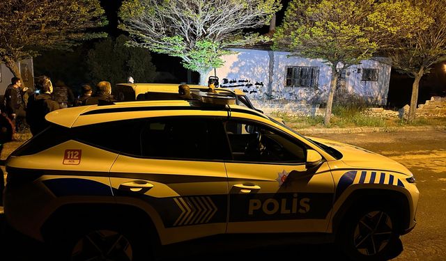 Aile içi şiddet ihbarına giden polislere silahlı saldırı: 1'i ağır, 2 yaralı