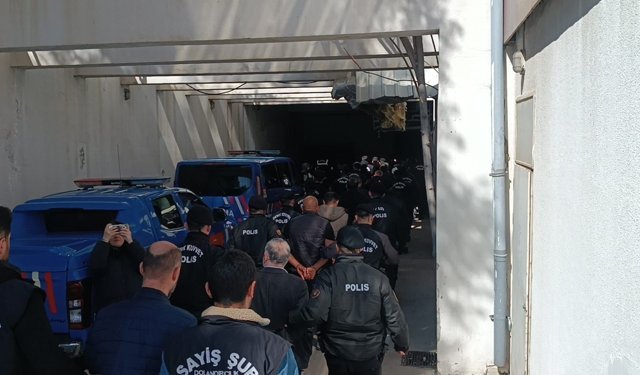 Akademisyen, meslektaşlarını ve esnafı sahte evrakla 521 milyon TL dolandırdı; 12 gözaltı