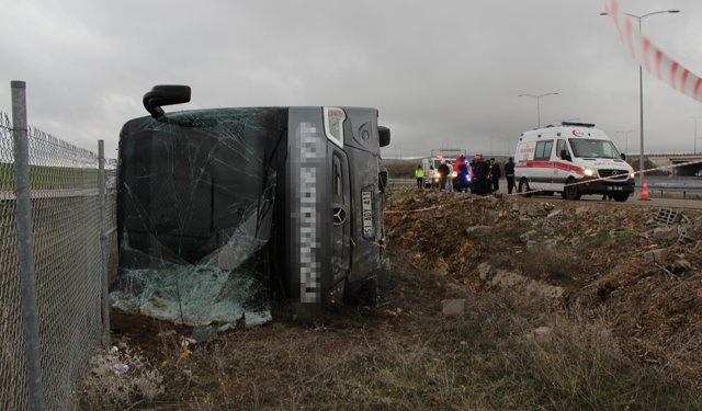 Aksaray'da tur otobüsü devrildi: 20 yaralı / Ek fotoğraflar