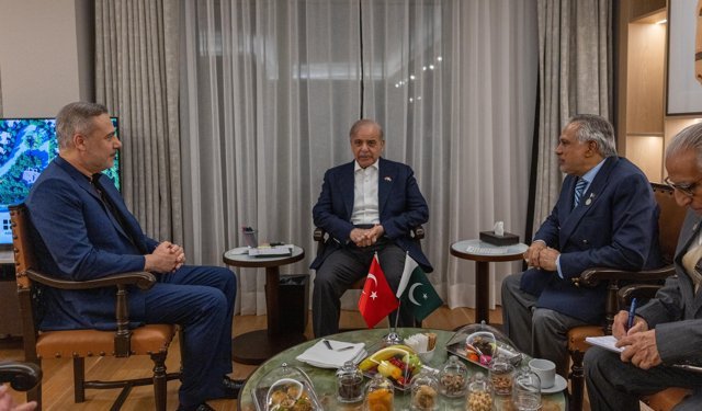 Bakan Fidan, Pakistan Başbakanı Şerif ile bir araya geldi