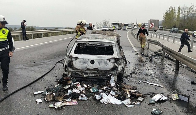 Bariyere çarpan otomobil alev aldı: 1 yaralı