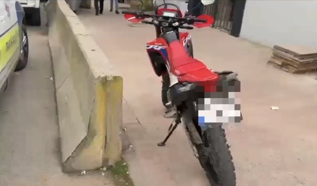 Beykoz'da trafikte tehlikeli hareketler yaptığı belirlenen motosikletliye 47 bin lira para cezası