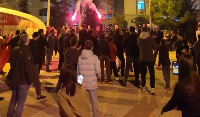 Bursa'da kavga ihbarına giden polislere sürpriz kutlama