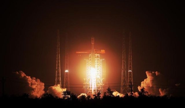 Çin, uzaya yeni internet uyduları gönderdi